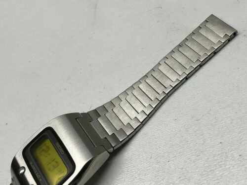 NOS Japanese SEIKO 0624 5000 LC Quartz LCD Digital watch Lemon