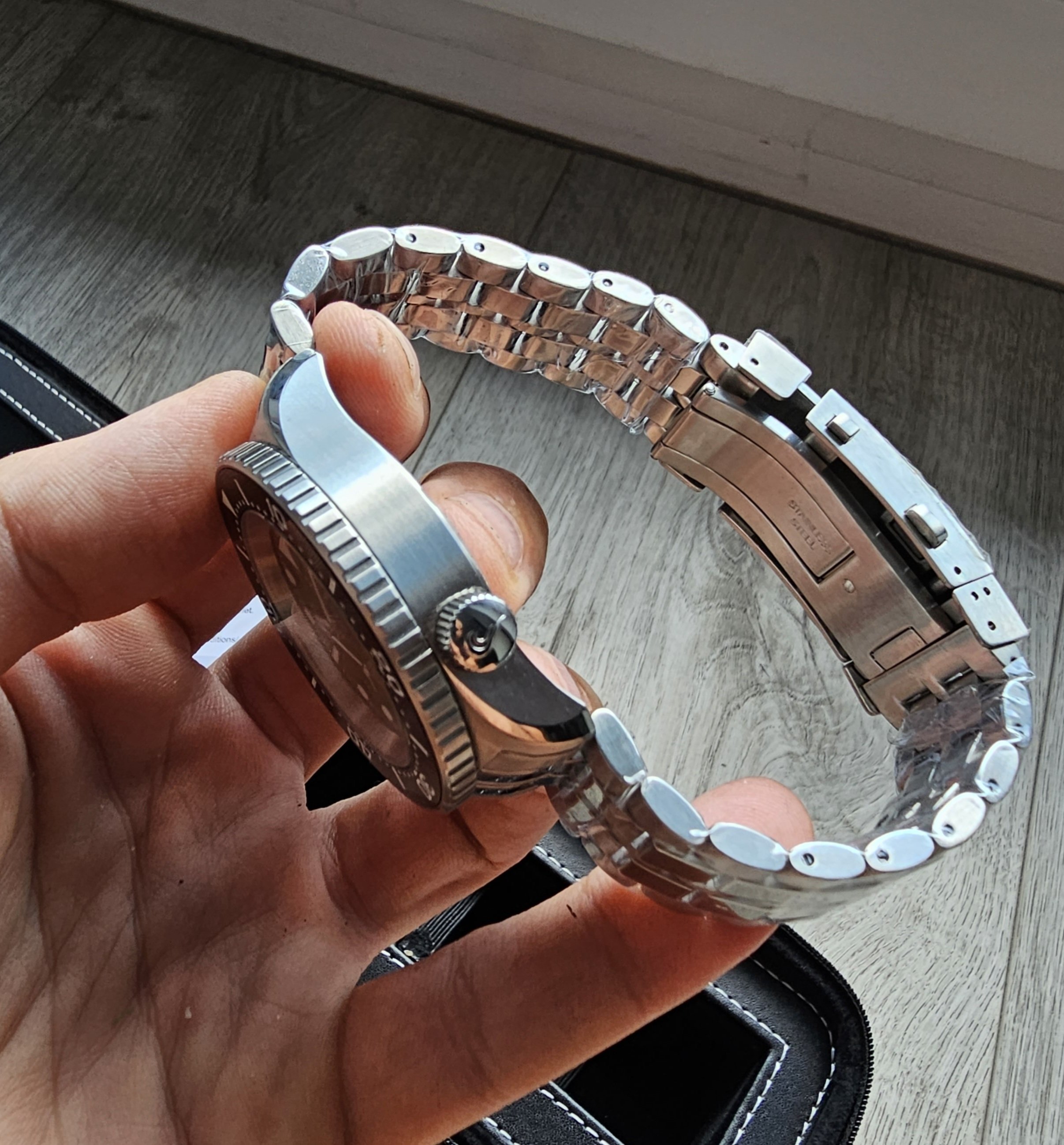 UNIQUE社【PROMETHEUS55インチ】 Prometheus Zenobia 500m | WatchCharts Marketplace