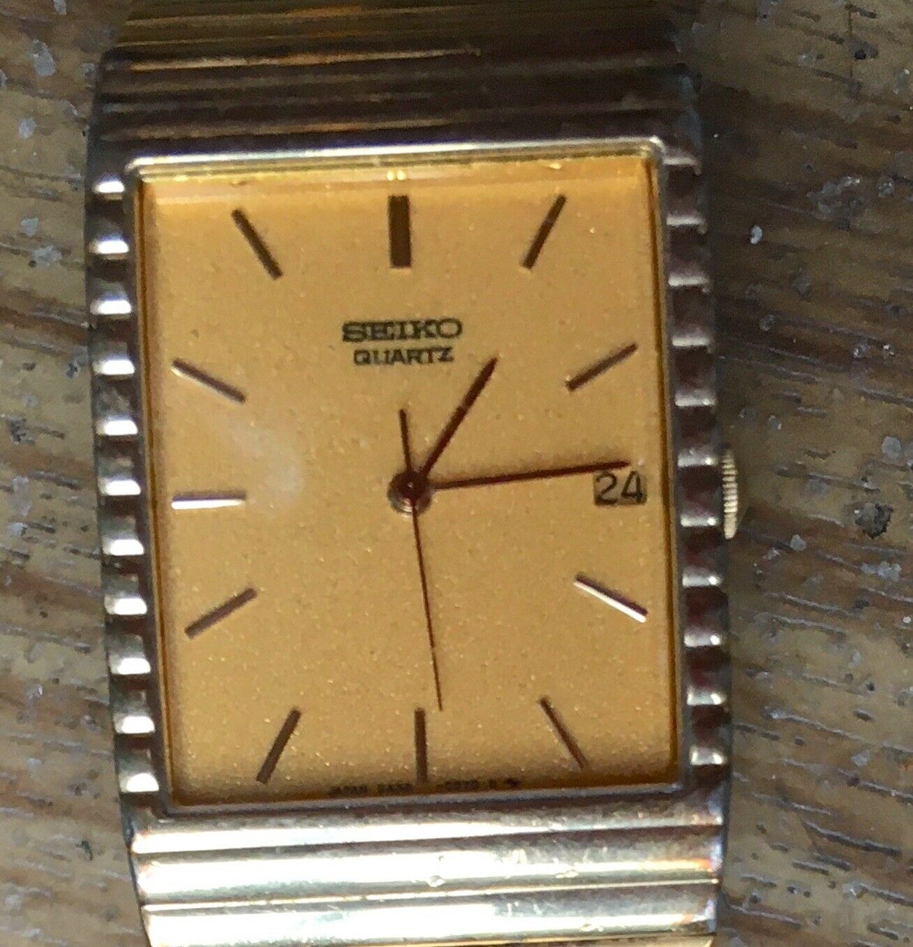 Vintage gents square dialled gold tone seiko quartz watch 2A32