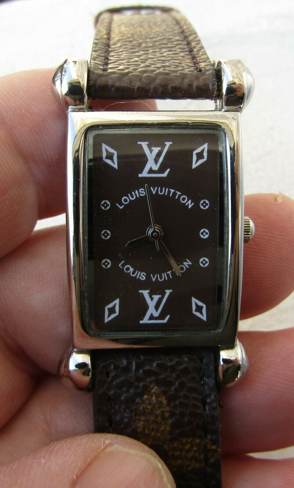 Vintage Louis Vuitton Paris Woman's Leather Watch New Battery 1187HS2003L