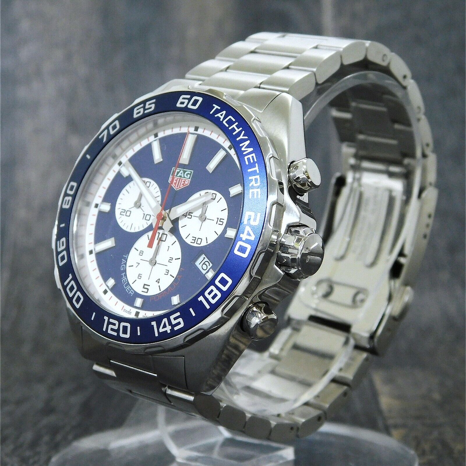 Tag deals heuer caz1018