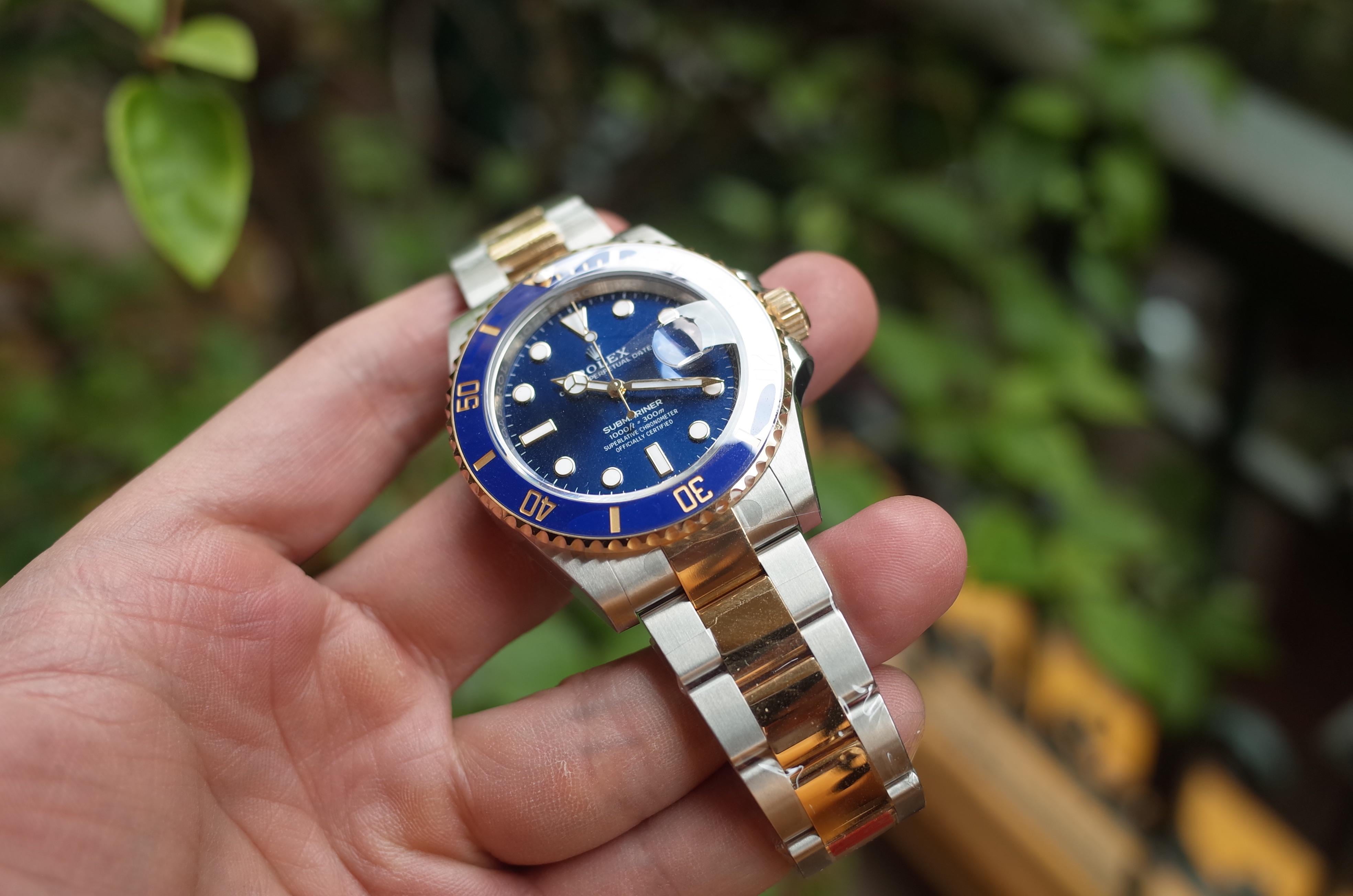 rolex submariner blue on wrist