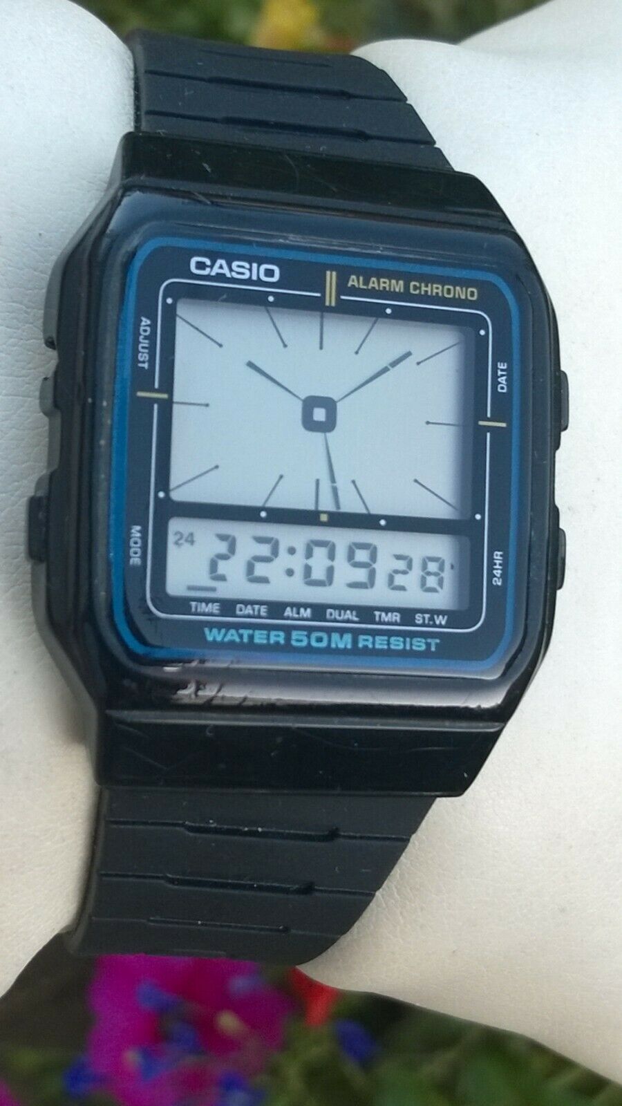 watch with digital hands