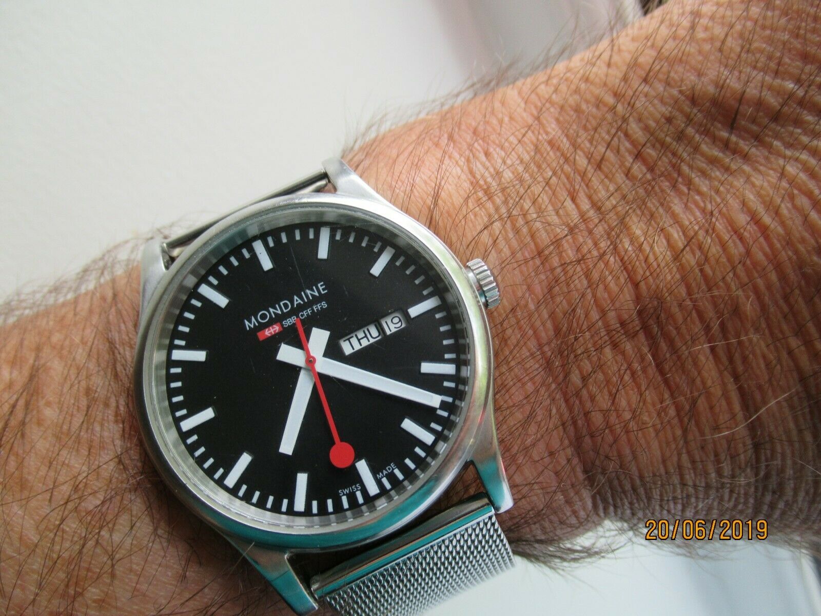 mondaine sport day date