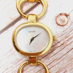 Vintage Gucci 1600 Ladies Mother of Pearl Dial Quartz Gold Plated