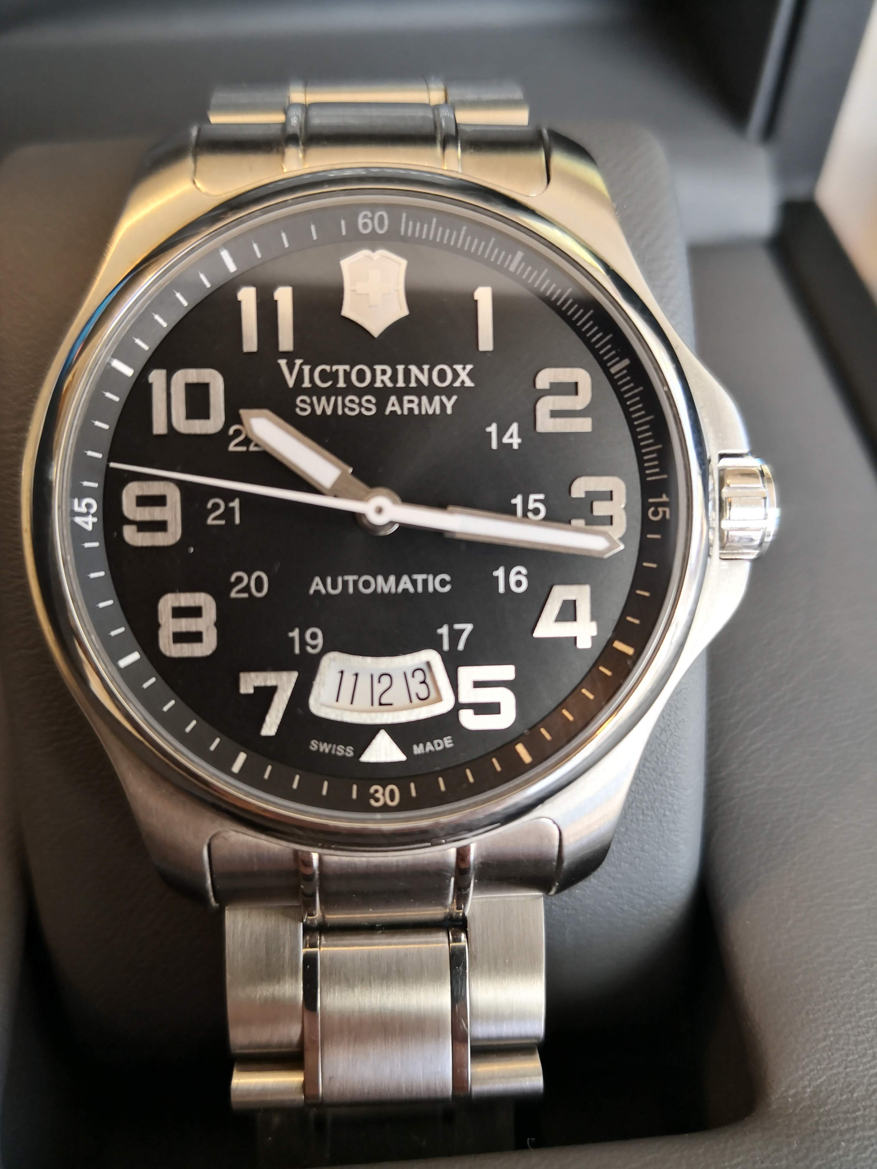 Victorinox on sale classic officer