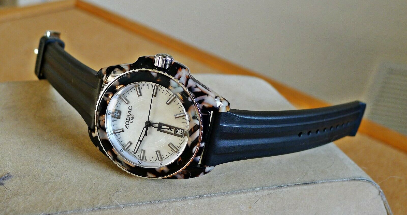 ZODIAC ZS5543 SPEED DRAGON MOTHER OF PEARL 41MM UNISEX WATCH