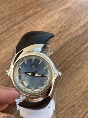 Rare Oakley Women's Crush watch Unobtainum band with mother of