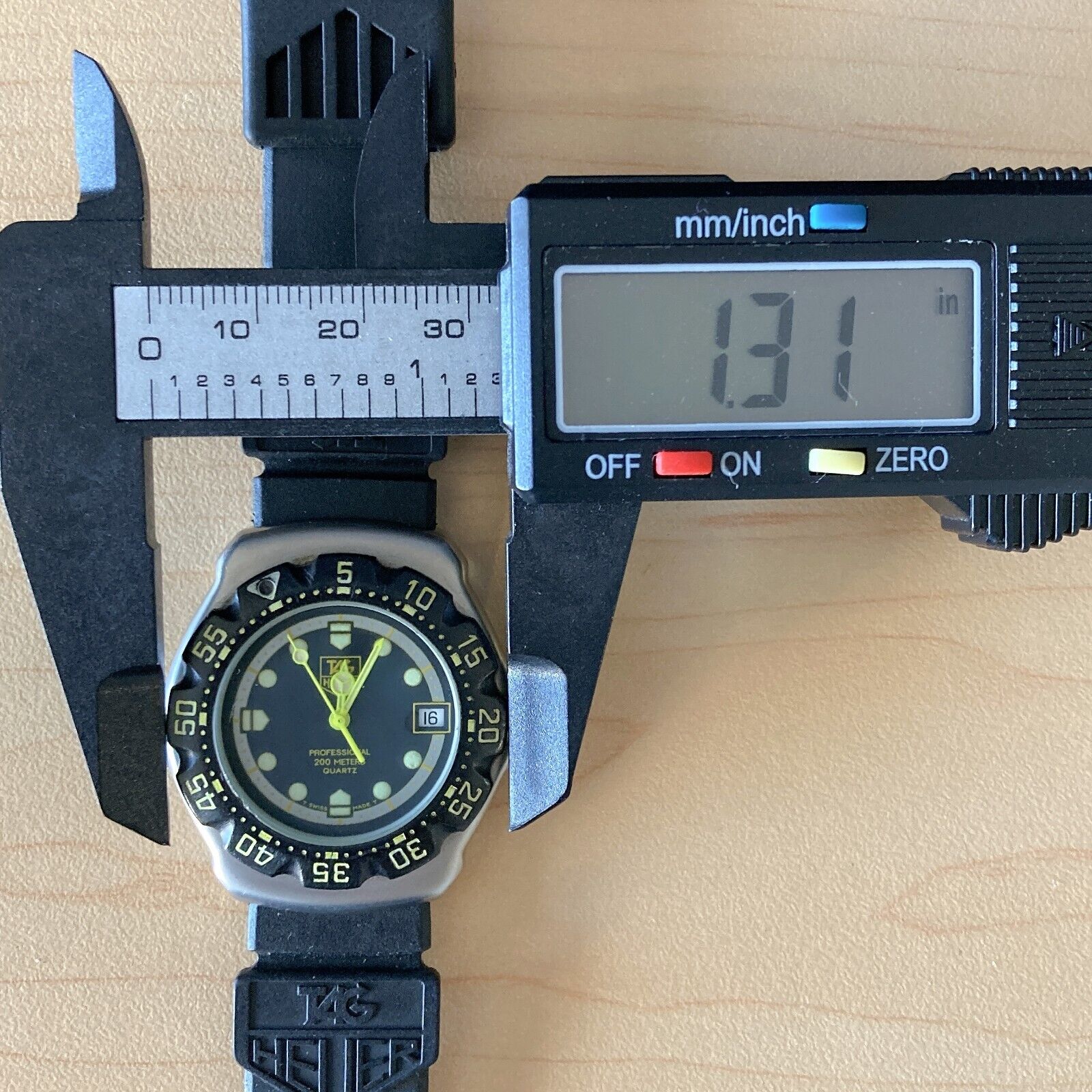 TAG HEUER 376.513 FORMULA1 ブラック イエロー 稼働 TAG HEUER 376.513 F1 35mm YELLOW DATE VINTAGE WATCH SWISS