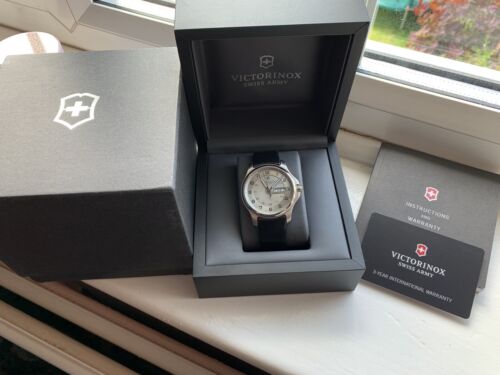 Mens Victorinox Swiss Army Officers Watch 241550 New Batt Box