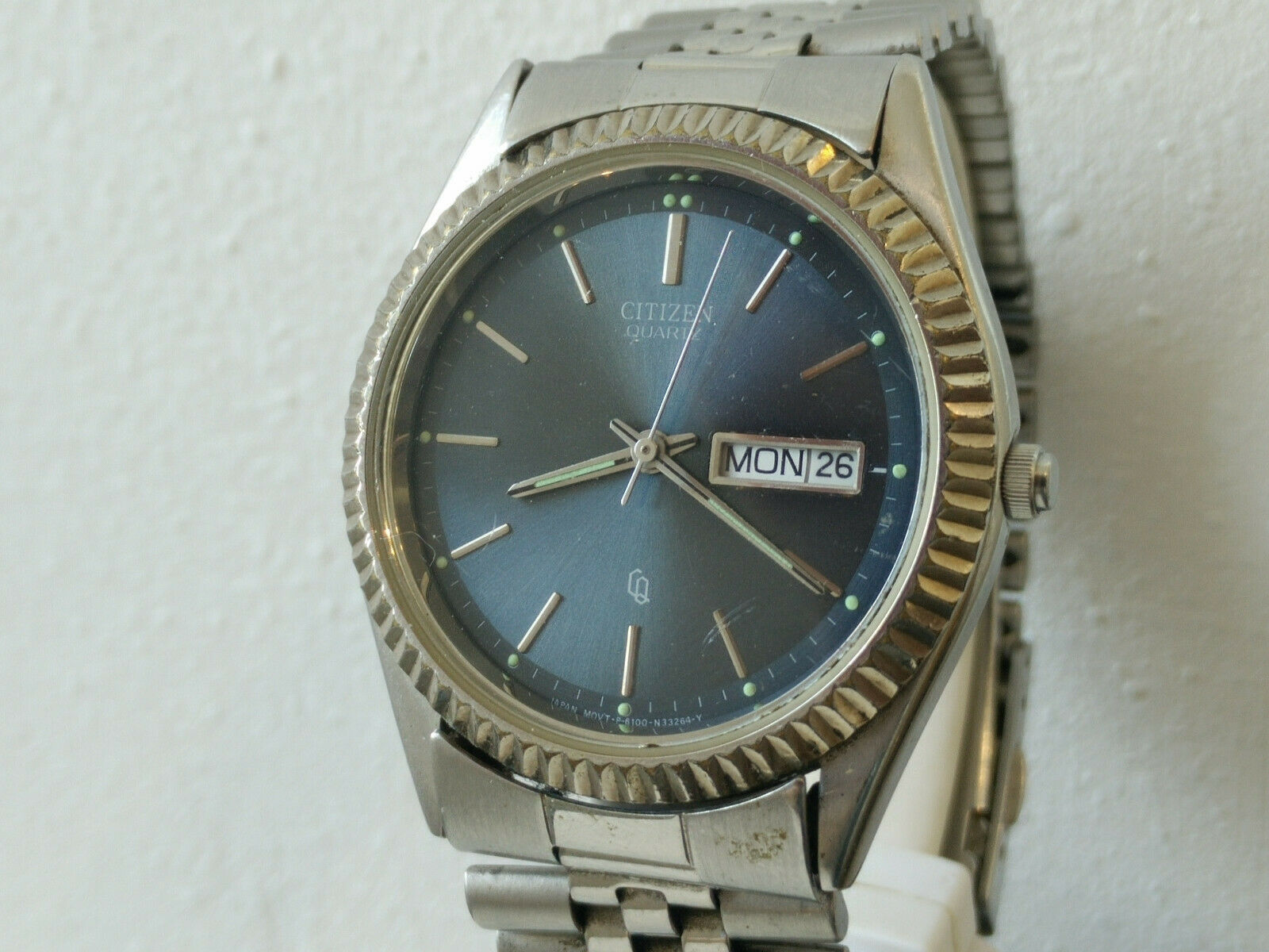 Vintage Citizen CQ 6100-S45393 Quartz Mens Watch 1980
