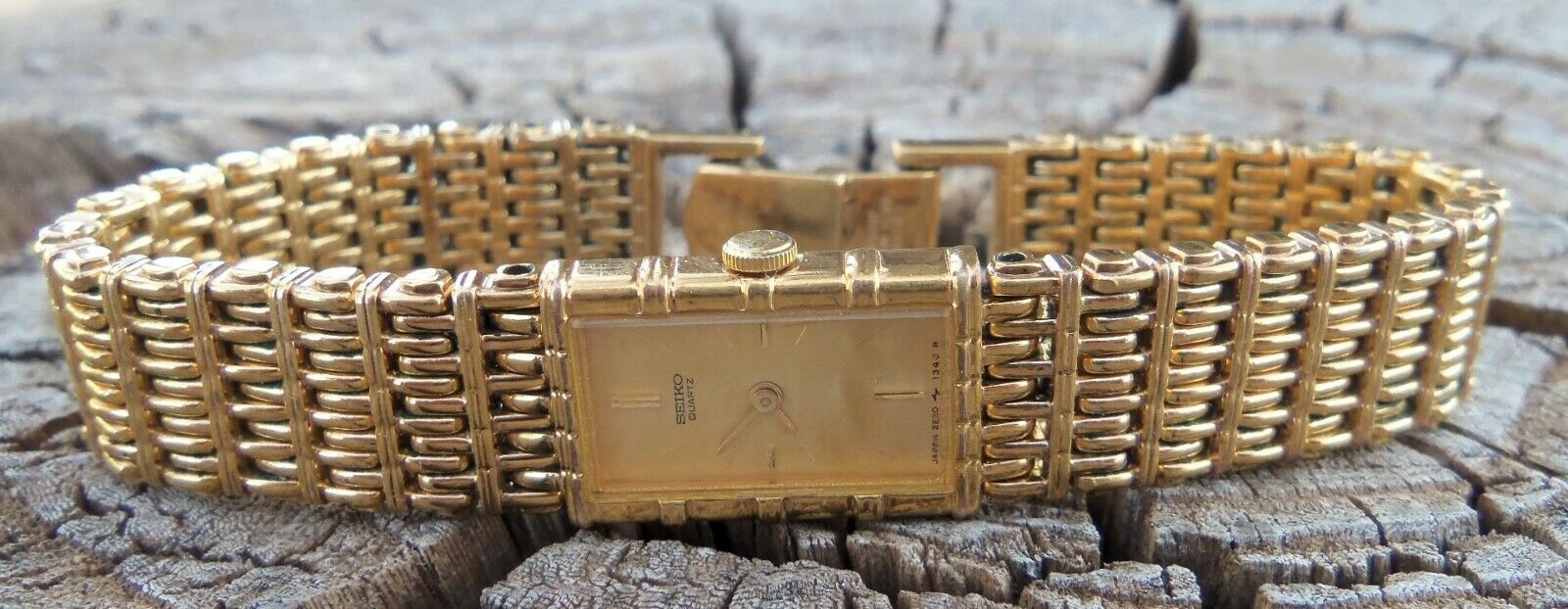 Vintage Seiko Quartz 2E20-6109 Women's Gold Tone Mini Watch New