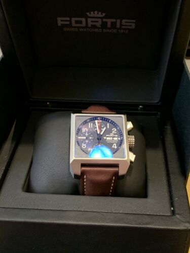 FORTIS SQUARE AUTO CHRONOGRAPH 667.10.141 100M PILOT WATCH BOX