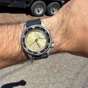Vintage Seiko Quartz Thin Men's Watch #5Y31-5A30 | WatchCharts