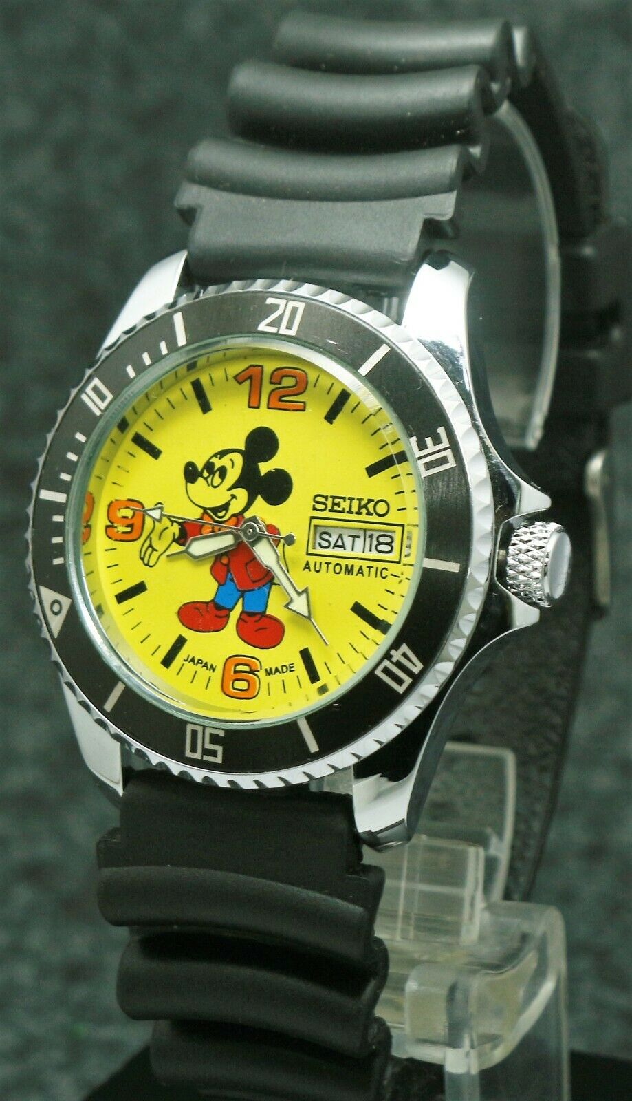 30b06b94-d984-40d1-b6e8-