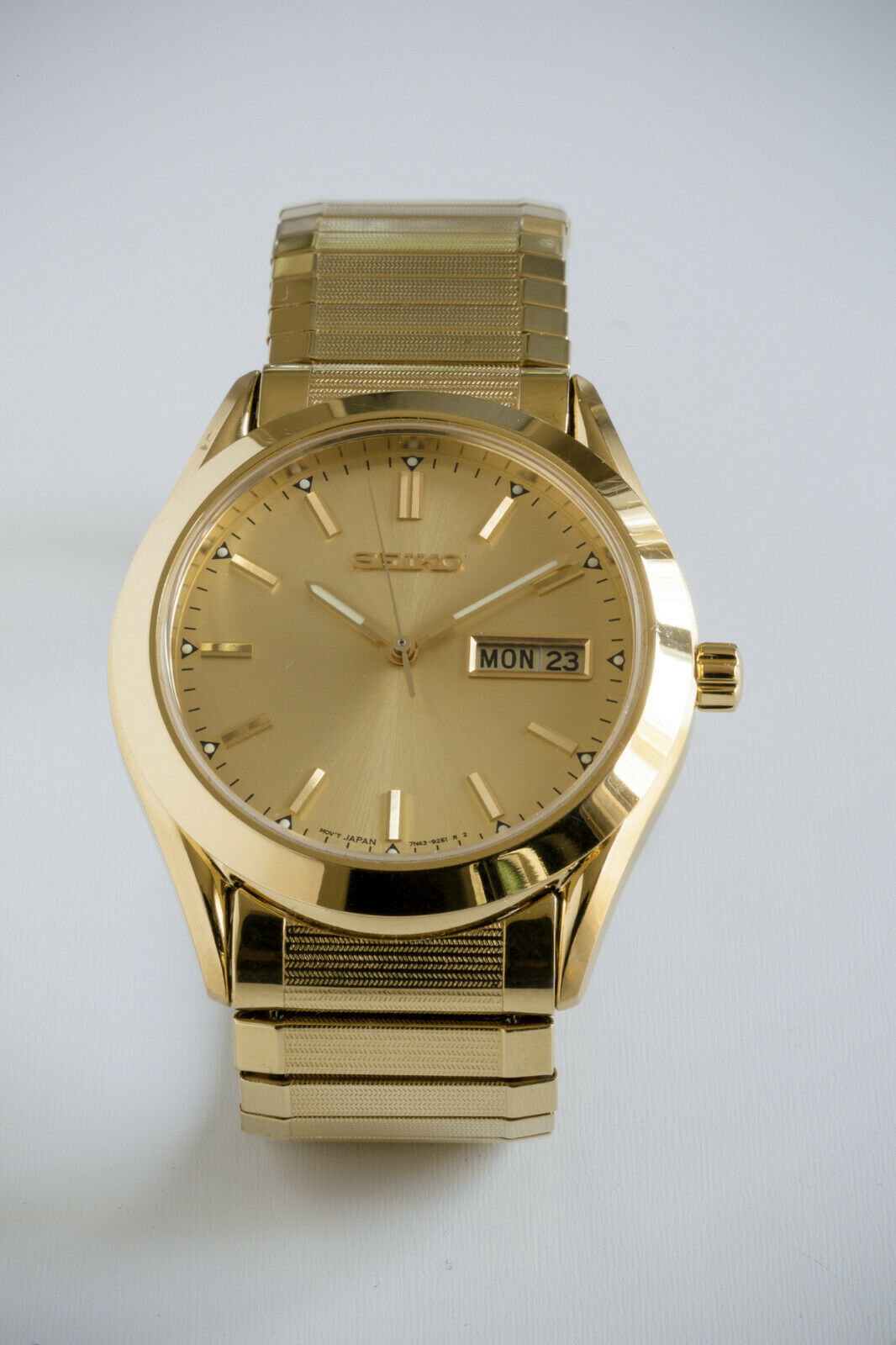 Seiko Men s Gold Quartz Day Date Spanish Watch 7N43 9251 Very