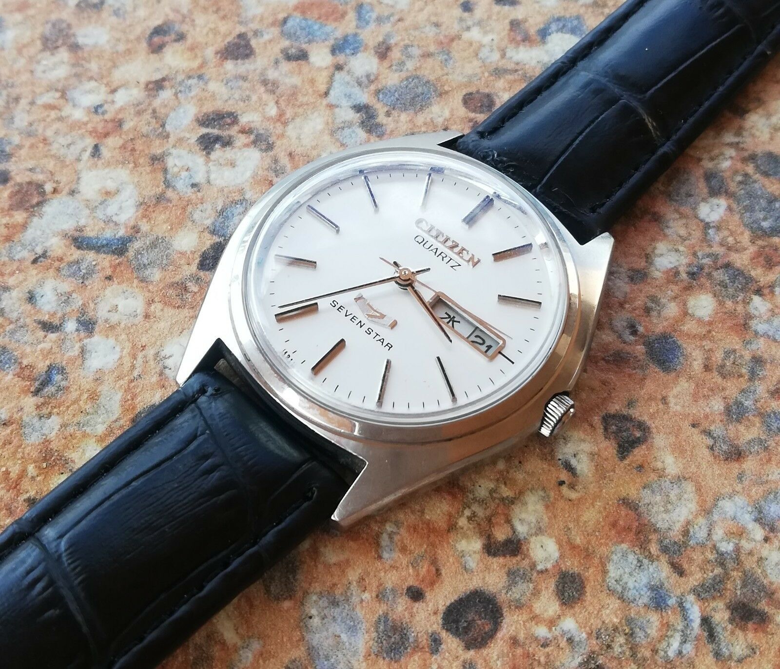 Citi*zen 4-R37589 🏷️ 9500/- Specs:Rare blue sunburst dial 38mm case  diameter Automatic movement Steel case back Full length chain Inbox to order