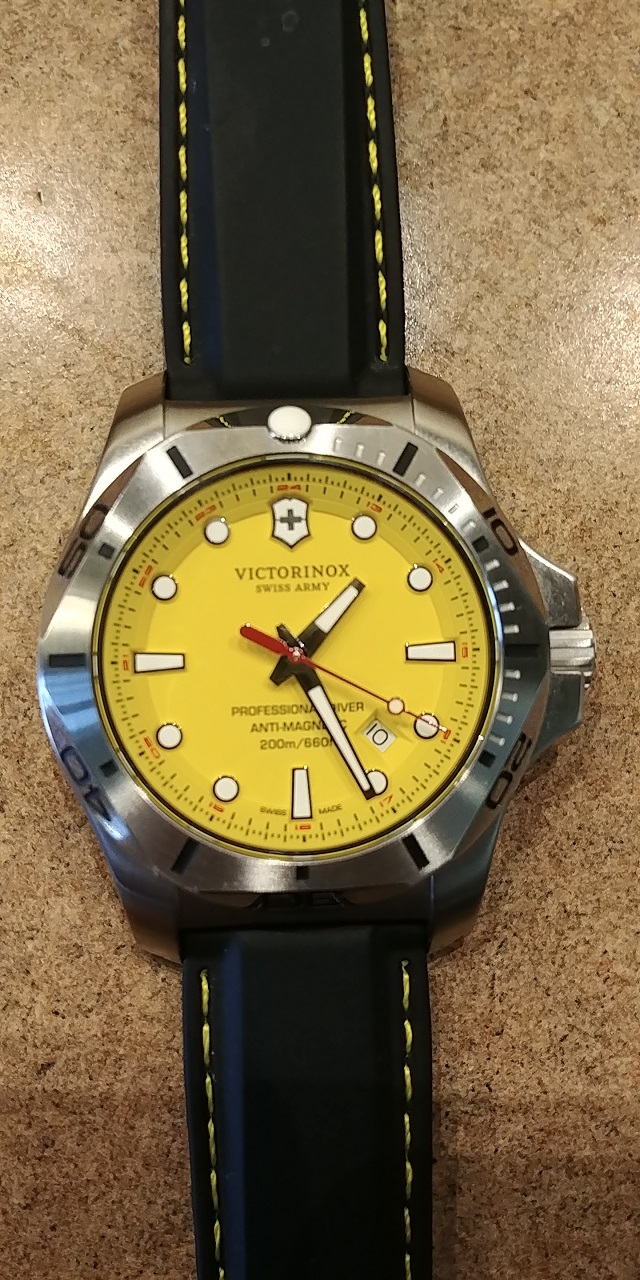 Victorinox 2024 inox yellow