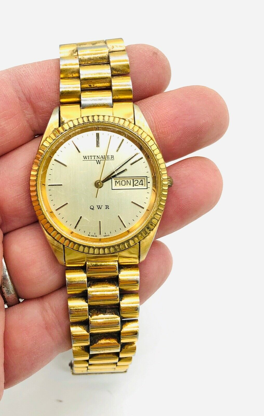 Wittnauer gold hotsell watch qwr