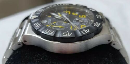 サル Victorinox 241409 Swiss Army Men's Summit XLT Chronograph Watch