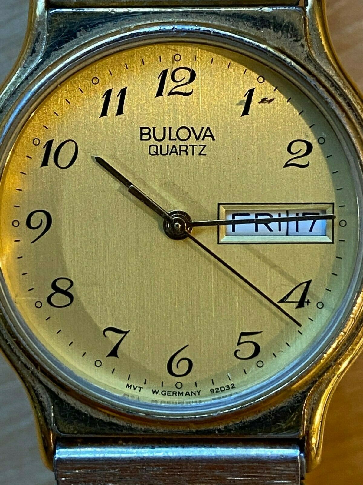 Vintage 30mm Bulova Gold Tone Round Quartz Date Day Watch Germany