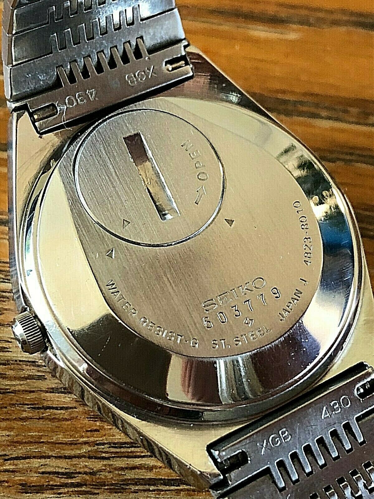 VERY NICE VINTAGE 1976 SEIKO KING QUARTZ 