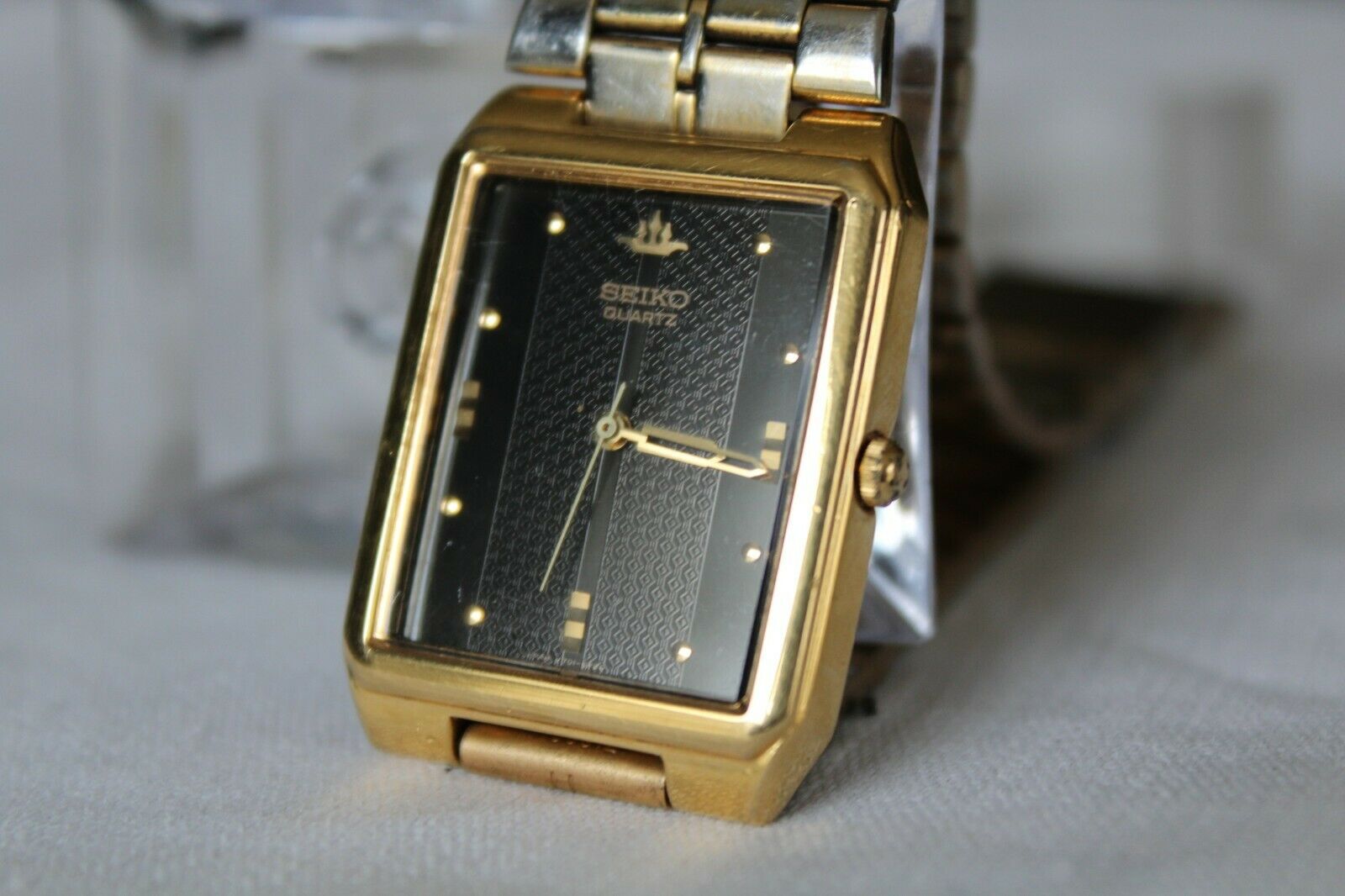 Seiko Dress watch V701-5g20 Two Tone Face New Battery running