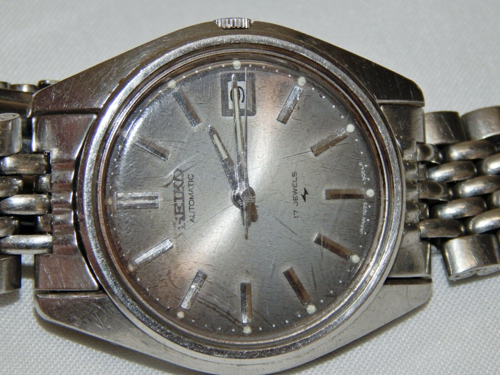 Vintage Seiko 7025-8069 Mens Watch | WatchCharts