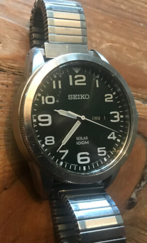 Seiko Solar Men s Watch Working Green Face 100M 7N2064 10 Bar V158