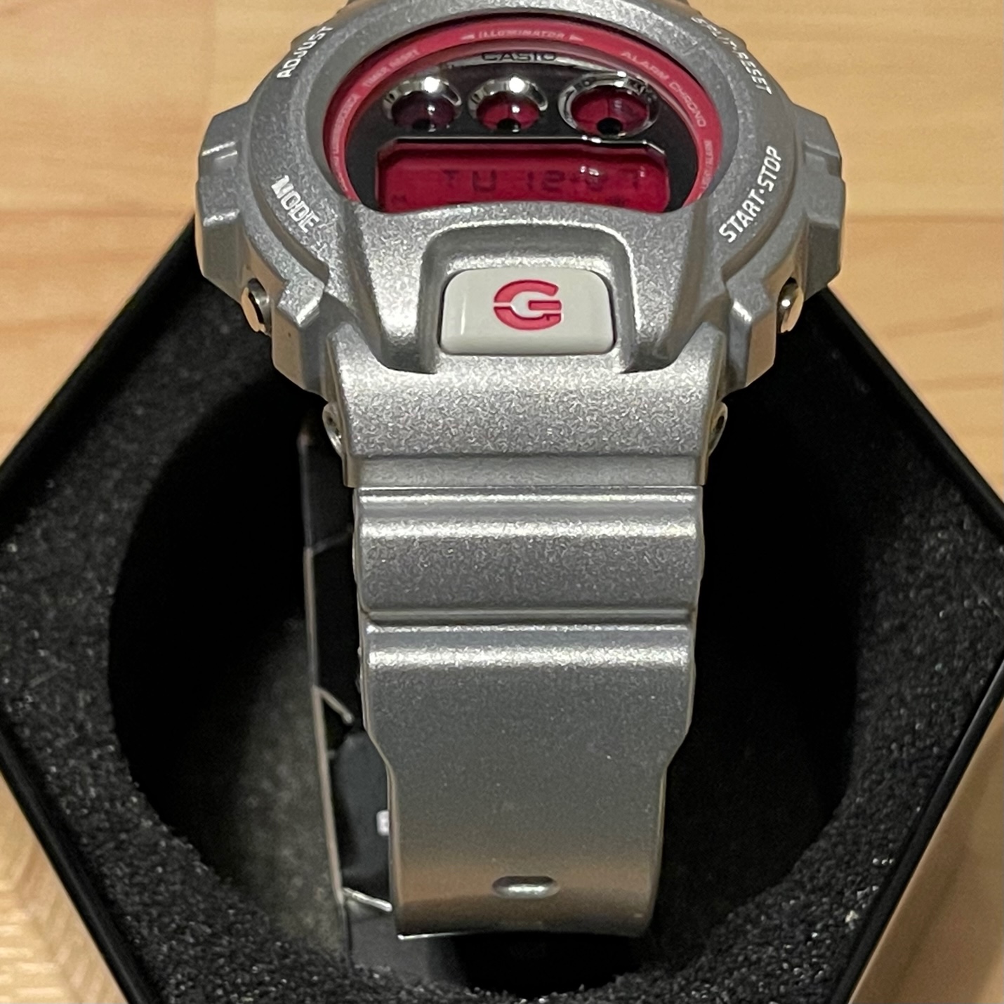 Casio G-Shock watch top DW-6900CB-8 silver and pink