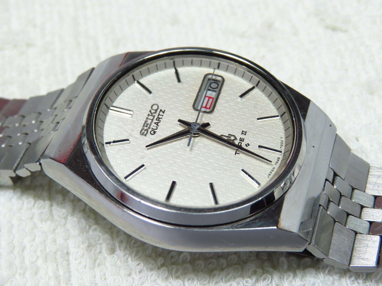 Vintage 1977 SEIKO QUARTZ TYPE II watch { 7546 - 7000) | WatchCharts  Marketplace