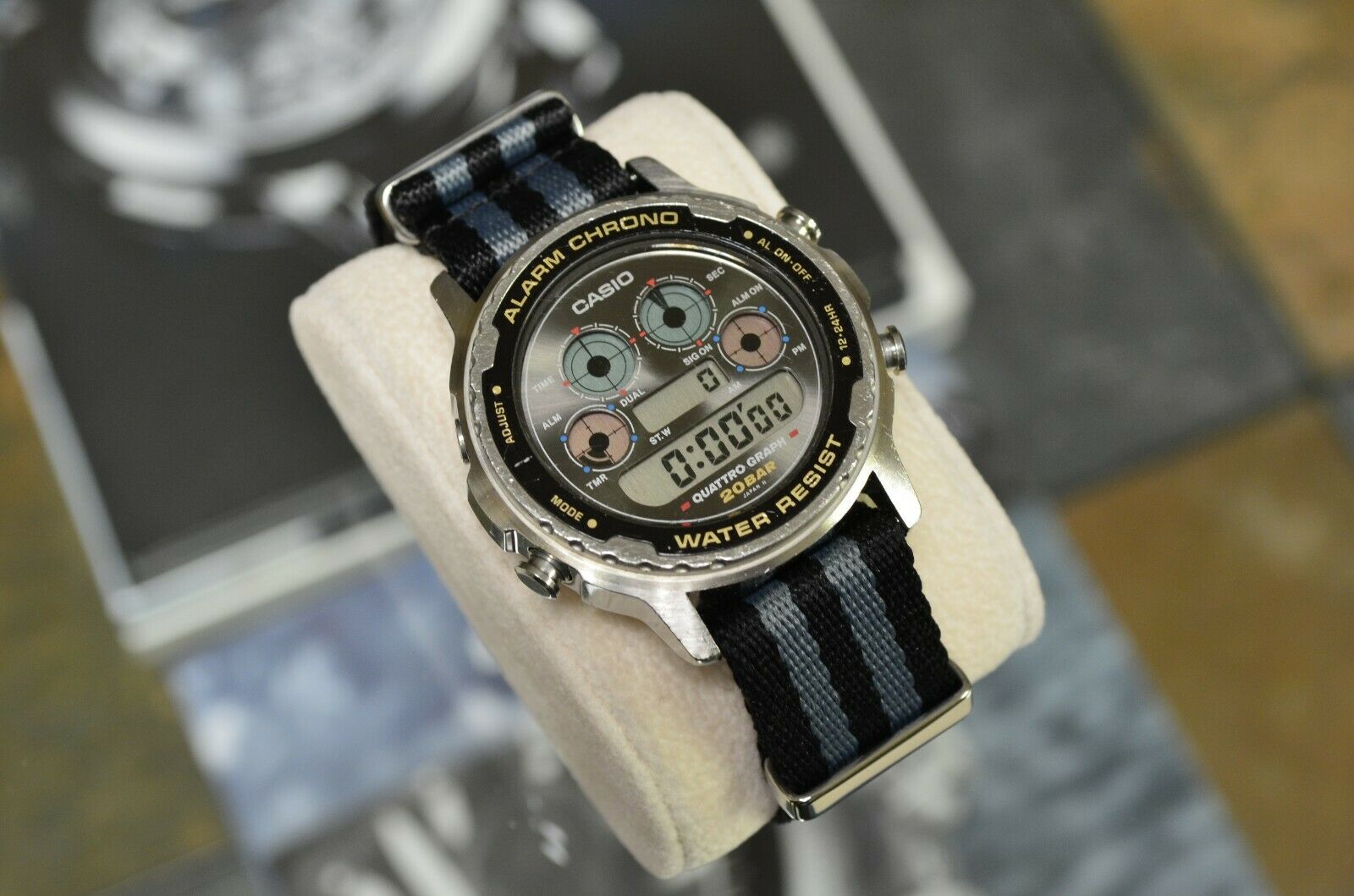 CASIO DW-7300 QUATTRO GRAPH SILVER DIAL DIGITAL WATCH