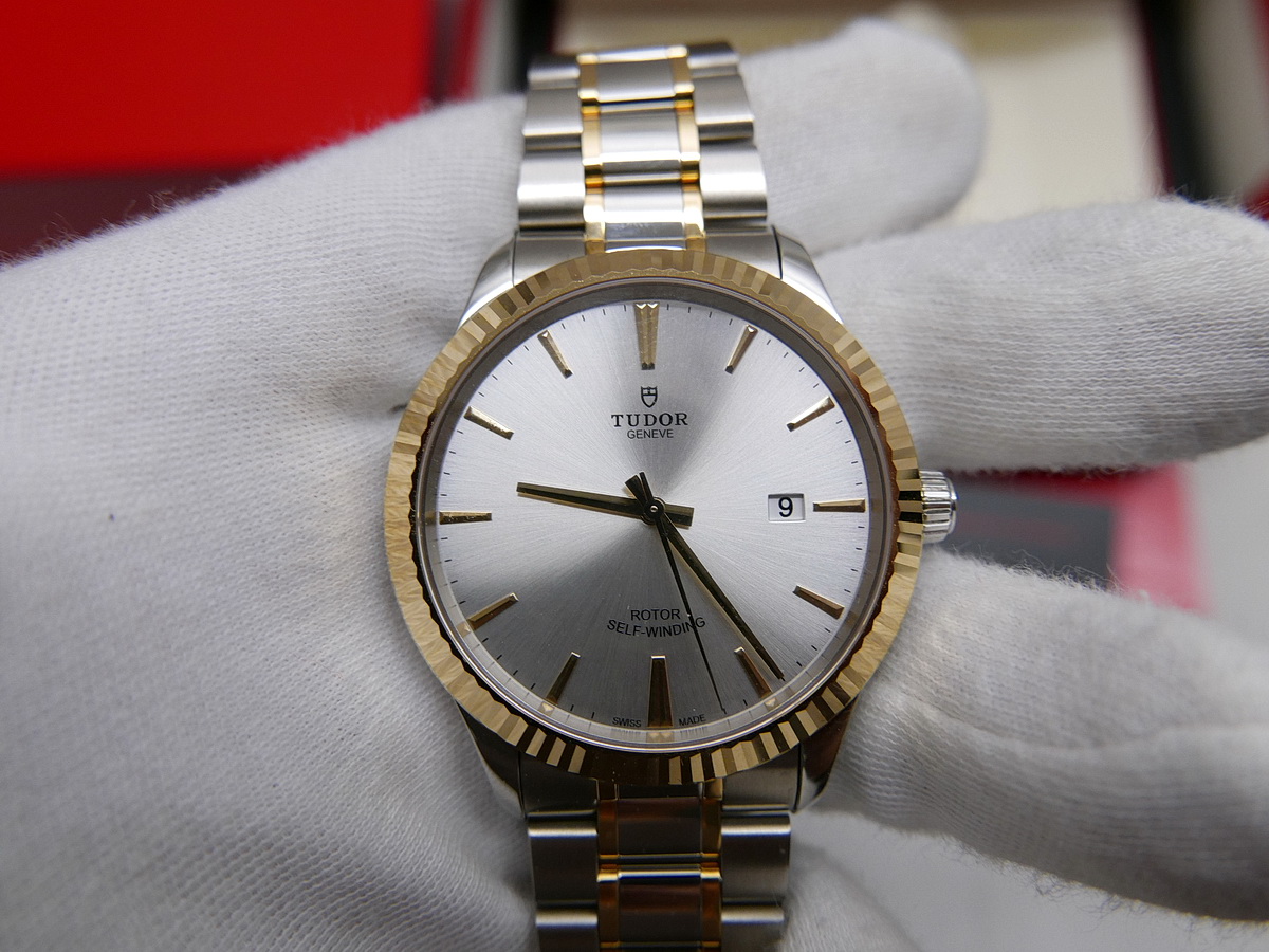 Tudor cheap style gold