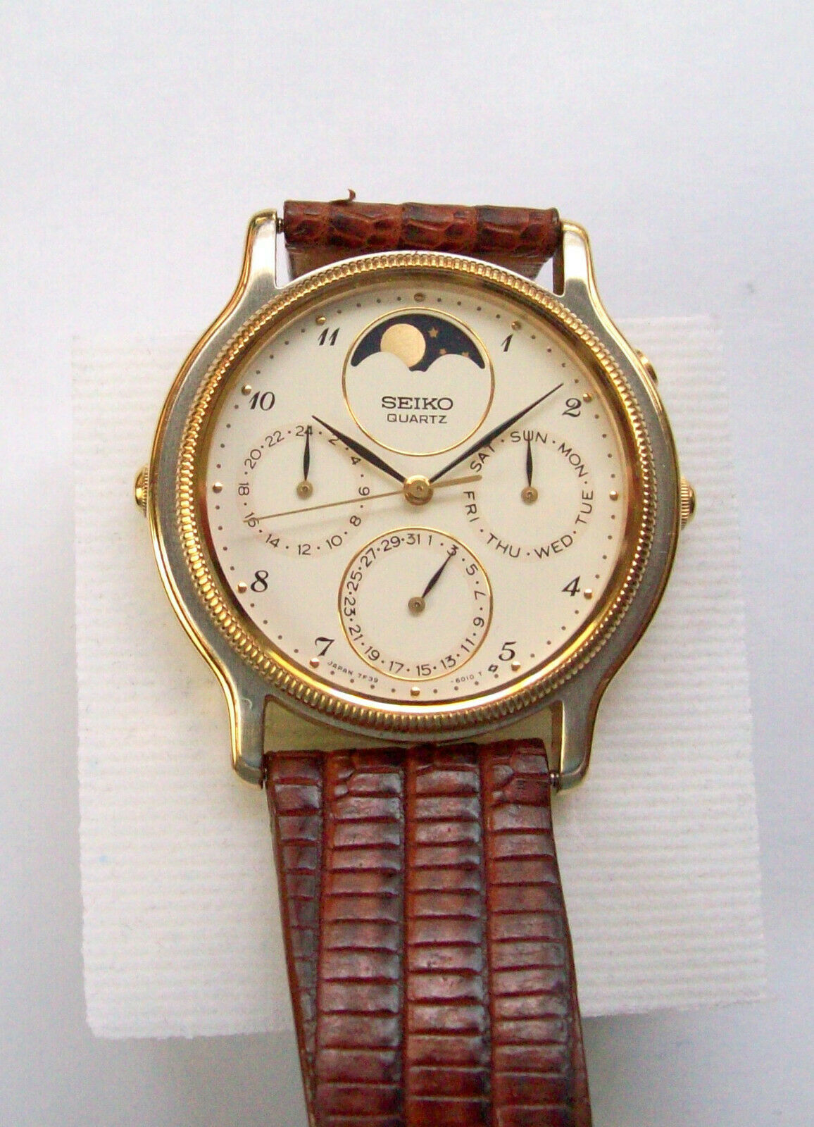 Men s Vtg. SEIKO 7F39 6029 Triple Date Day Moon Phase Watch