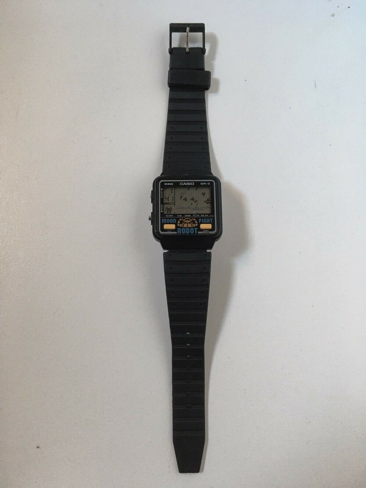 Very rare & Vintage Casio GR-3 Moon Fight Robot game watch Japan