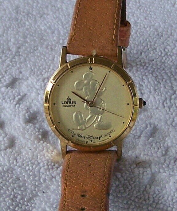 Lorus mickey mouse hot sale watch gold face