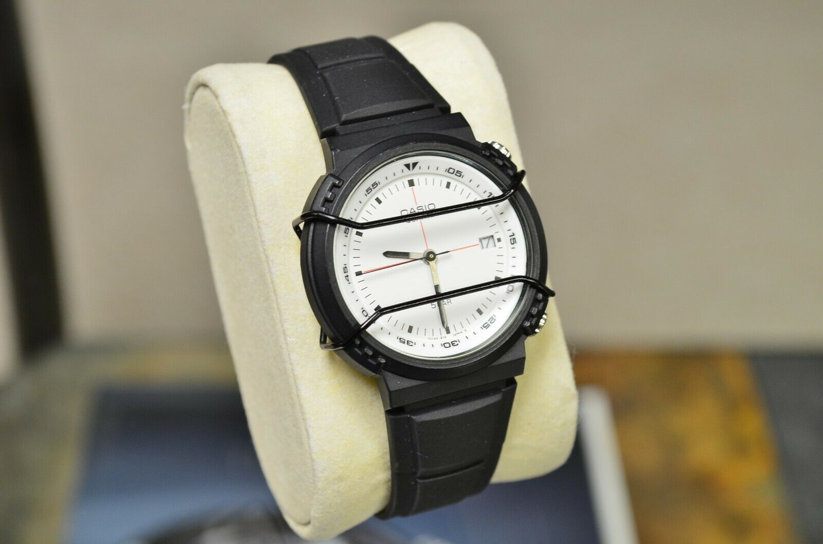 ultra rare レア 希少 稼働品 CASIO MRW-45 ブラック NOS CASIO MRW-45 RARE WHITE DIAL INTERNAL BEZEL WATCH JAPAN