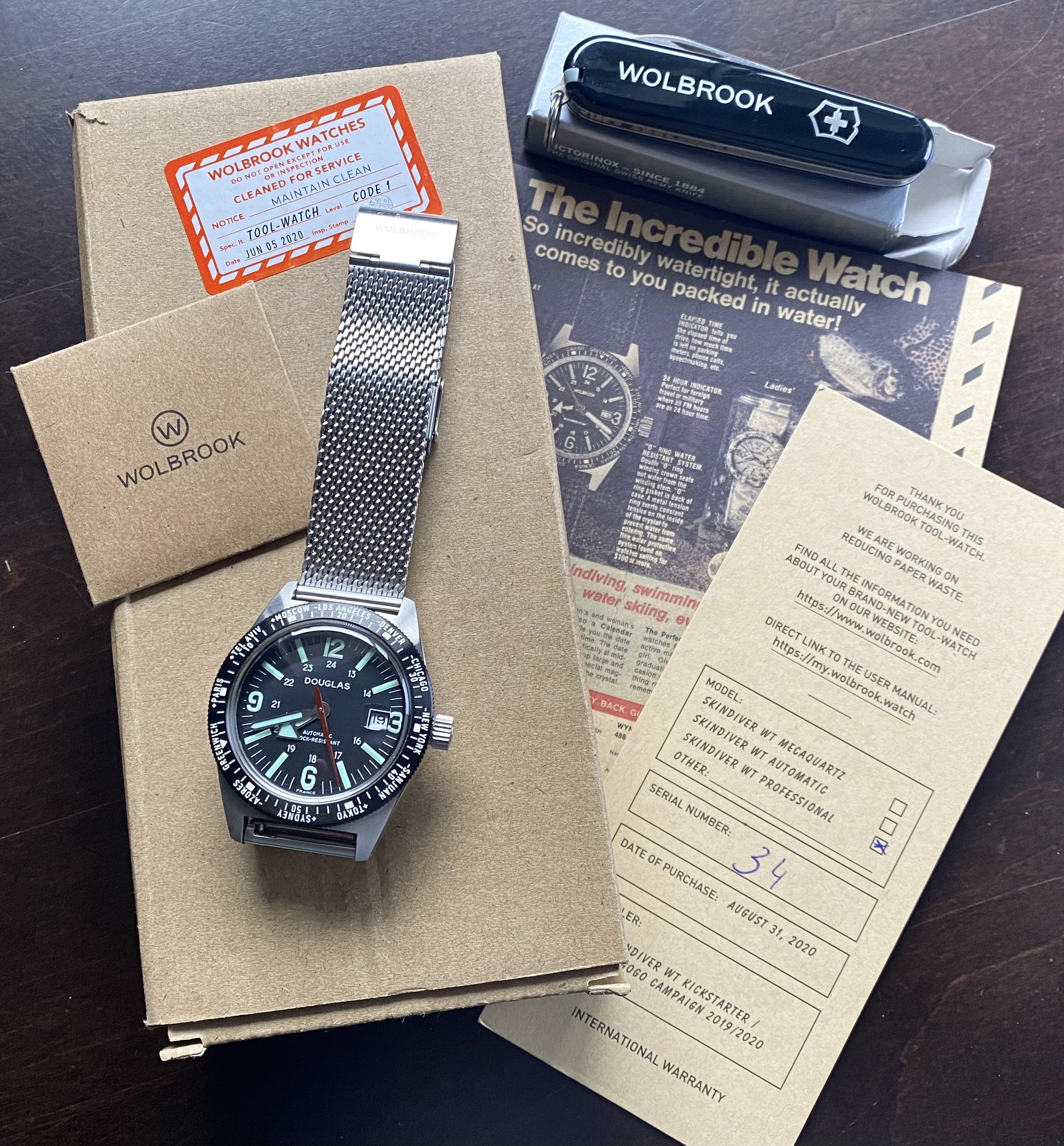 Aviator Douglas Day Date watch with leather strap – Jon Paul Inc