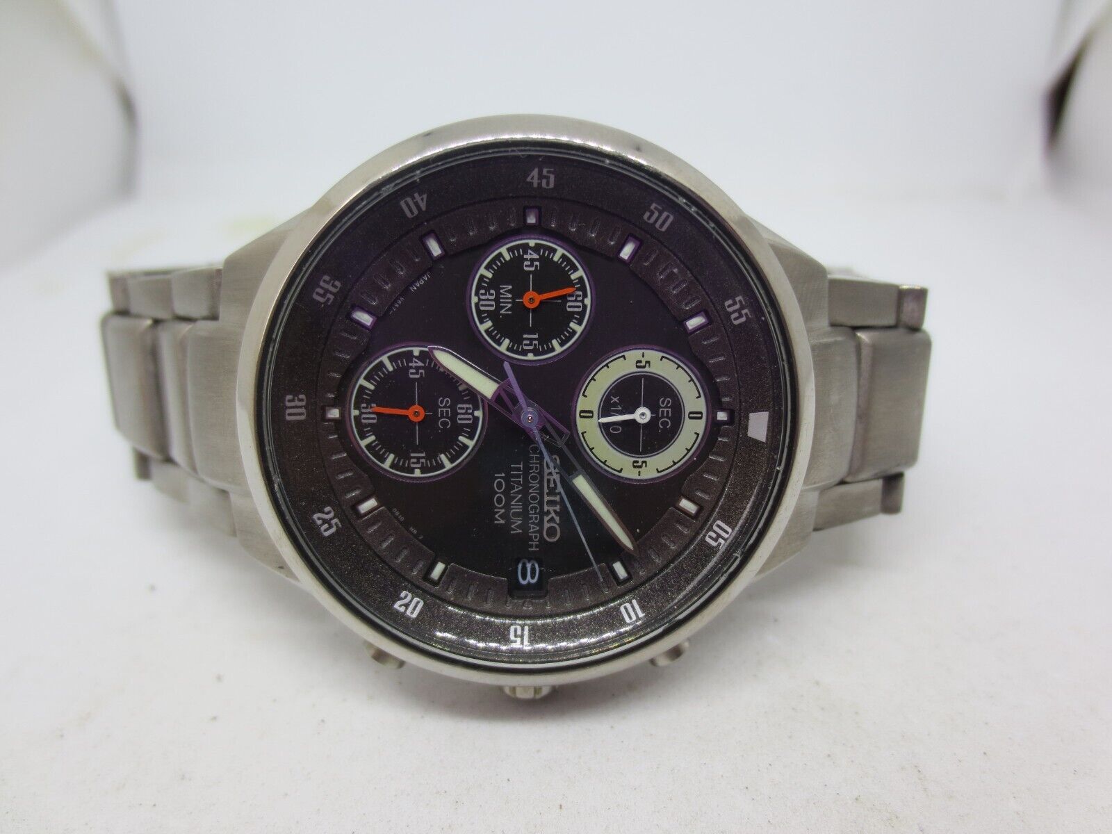 SEIKO V657-0B00 DATE CHRONOGRAPH TITANIUM QUARTZ MENS WATCH 