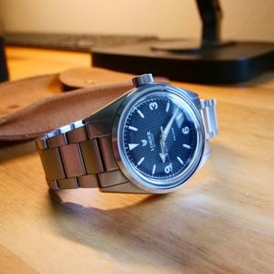 Lorier Neptune Series IV - Date (Black / Gilt) | Extropian