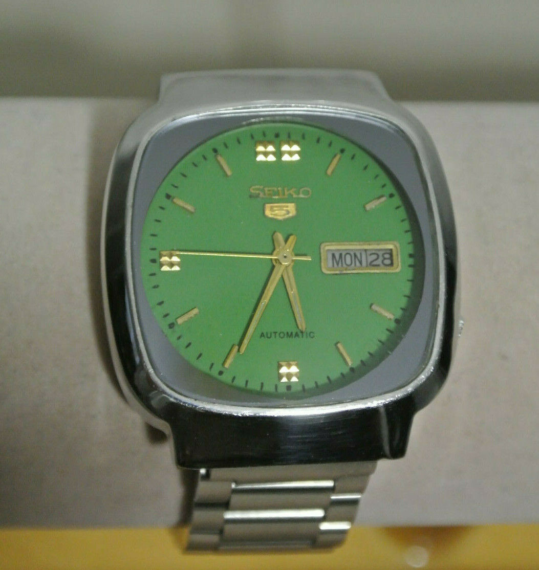 EXCELLENT! Vtg. Seiko 5 Automatic Day Date Wrist Watch 7009-5140 Stainless  Green | WatchCharts