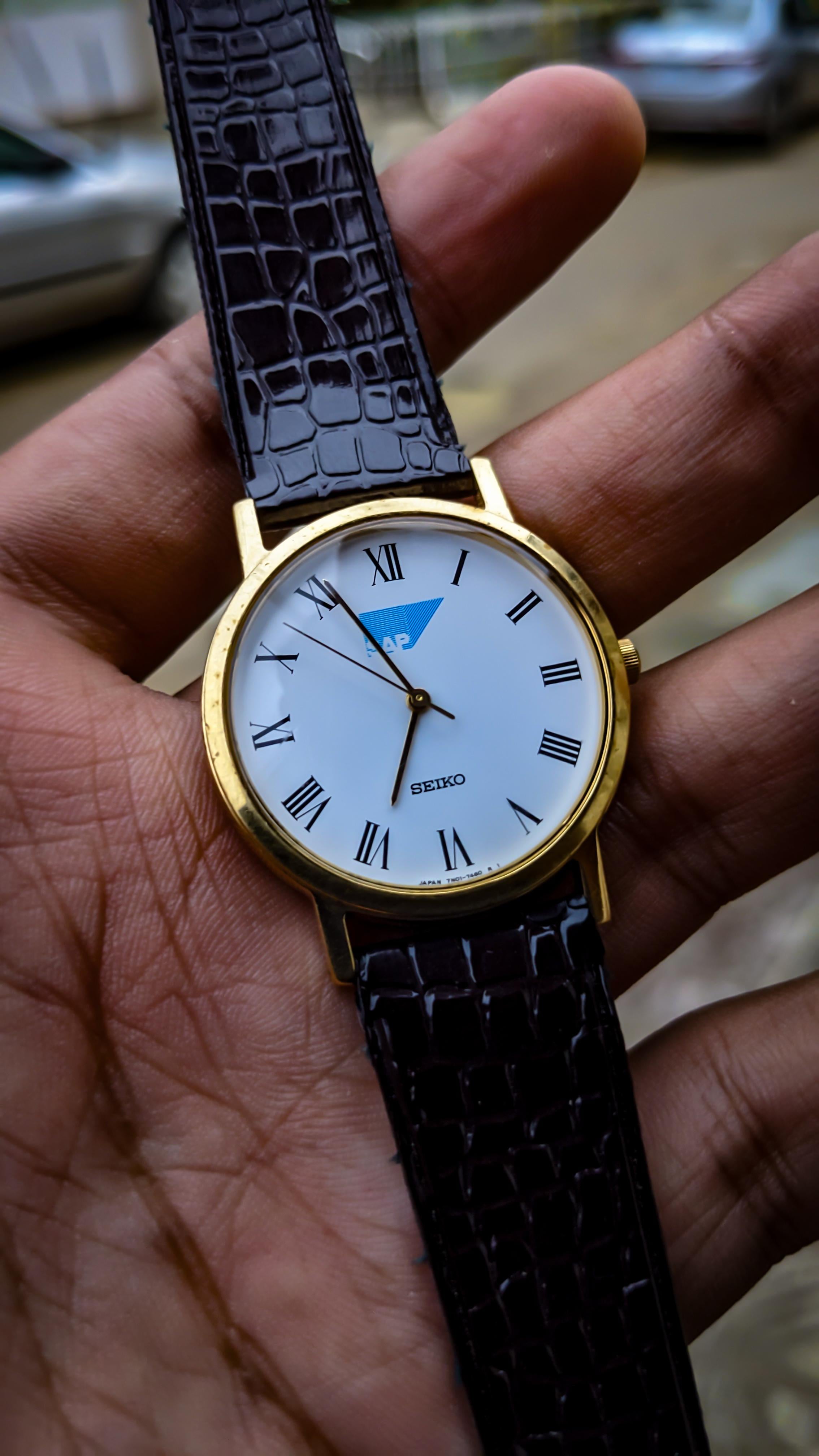 WTS Seiko JDM Roman Dial vintage watch quartz movement 7n01 7110