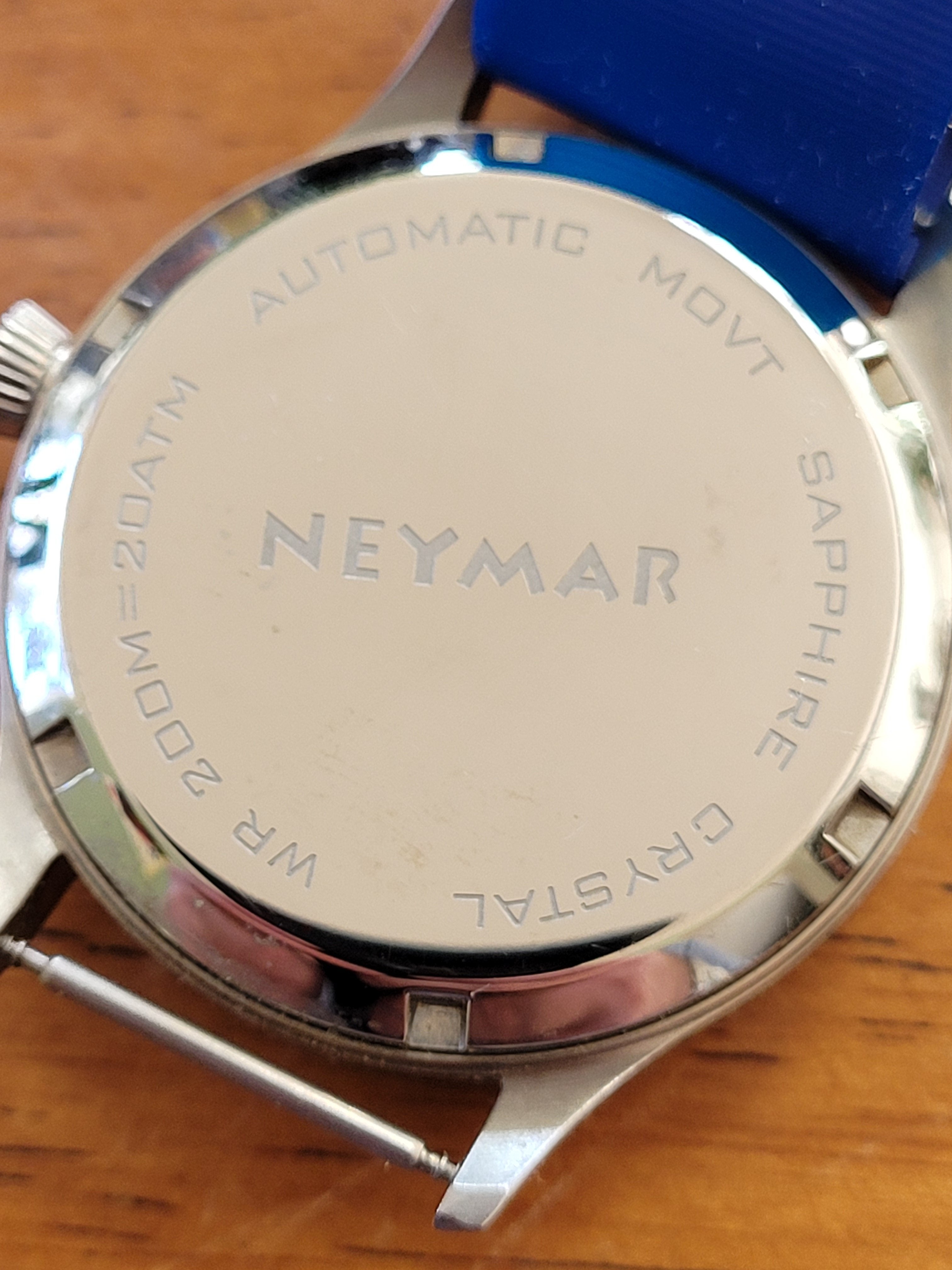 NEYMAR] 300M Diver in Red...They just upgraded the clasp from stamped to  milled! : r/Watches