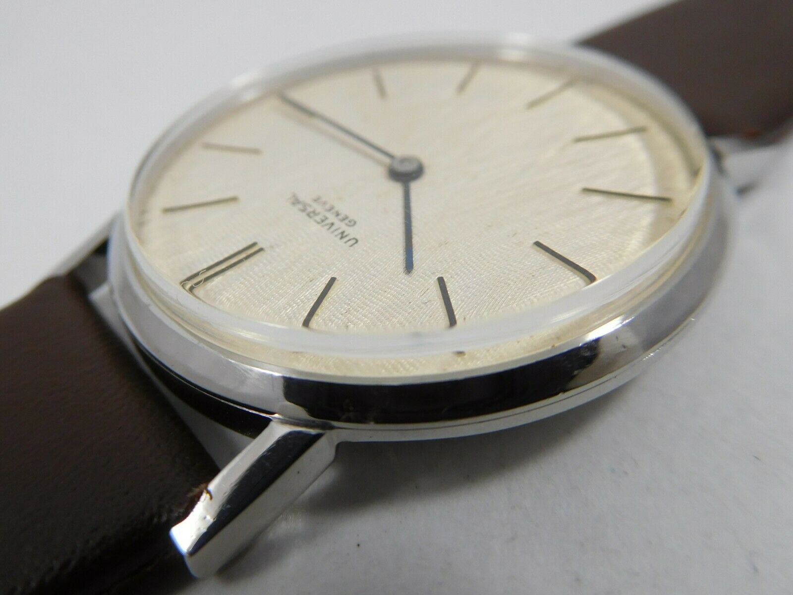 UNIVERSAL GENEVE Ref. 842109/03 Cal. 42 Swiss 32.5mm Vintage Watch