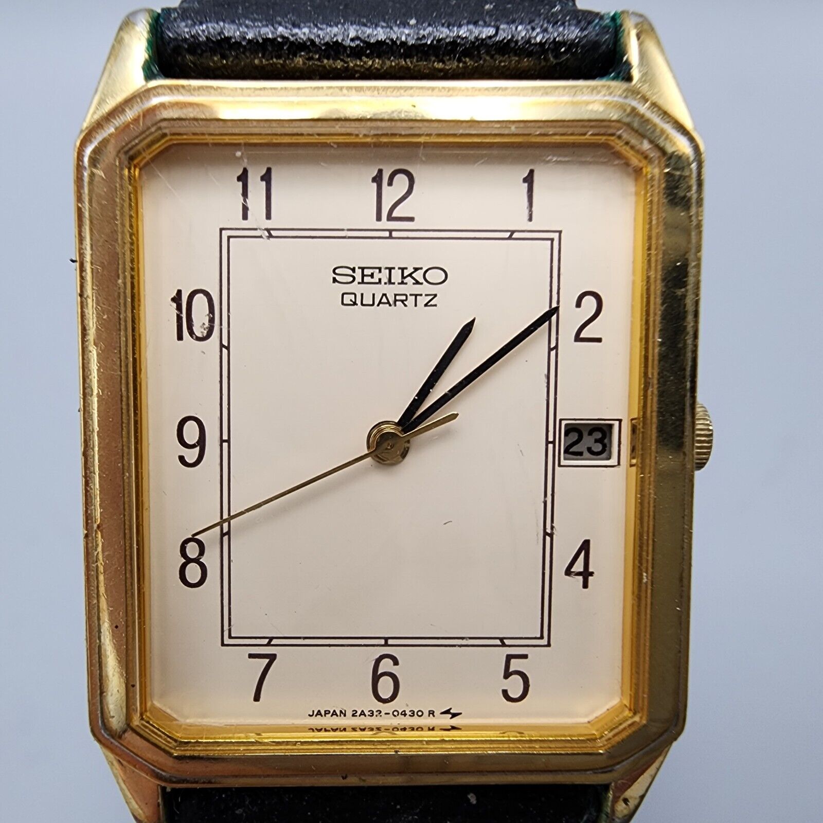 1970年代コーリー Vintage Seiko Tank Watch Men Gold Tone Cream Date 24mm 2A32-5209