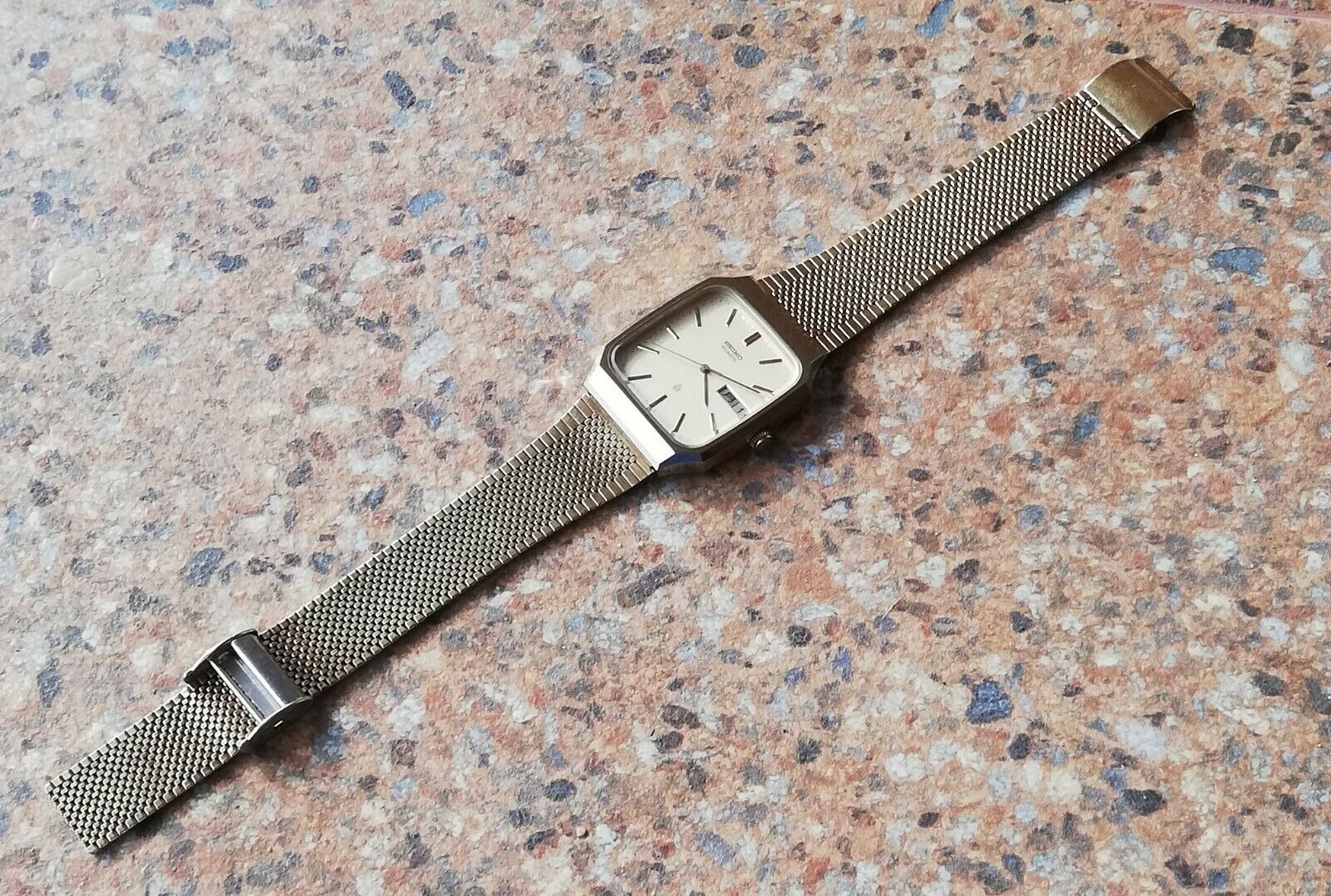 Seiko Quartz 5933 5080 December 1981 Kanji GHA Hard Titanium