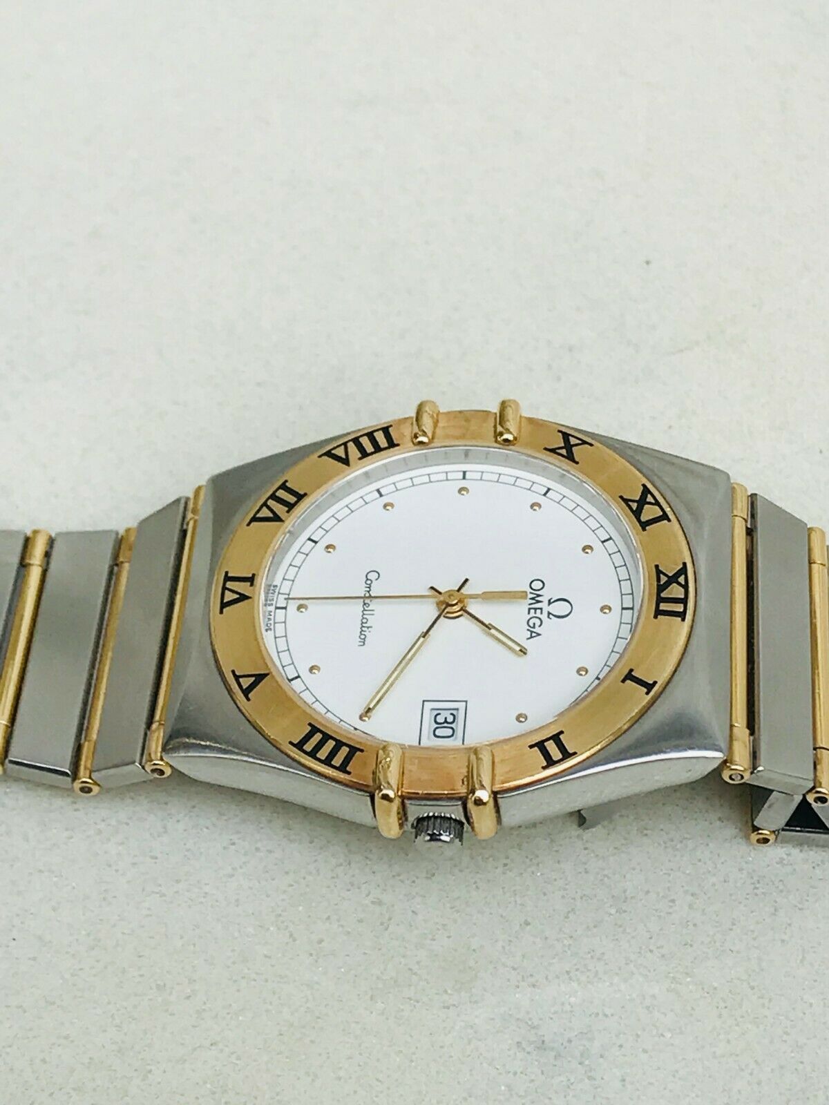 Omega constellation 1438 18K/SS Date Men's Quartz Watch 6j