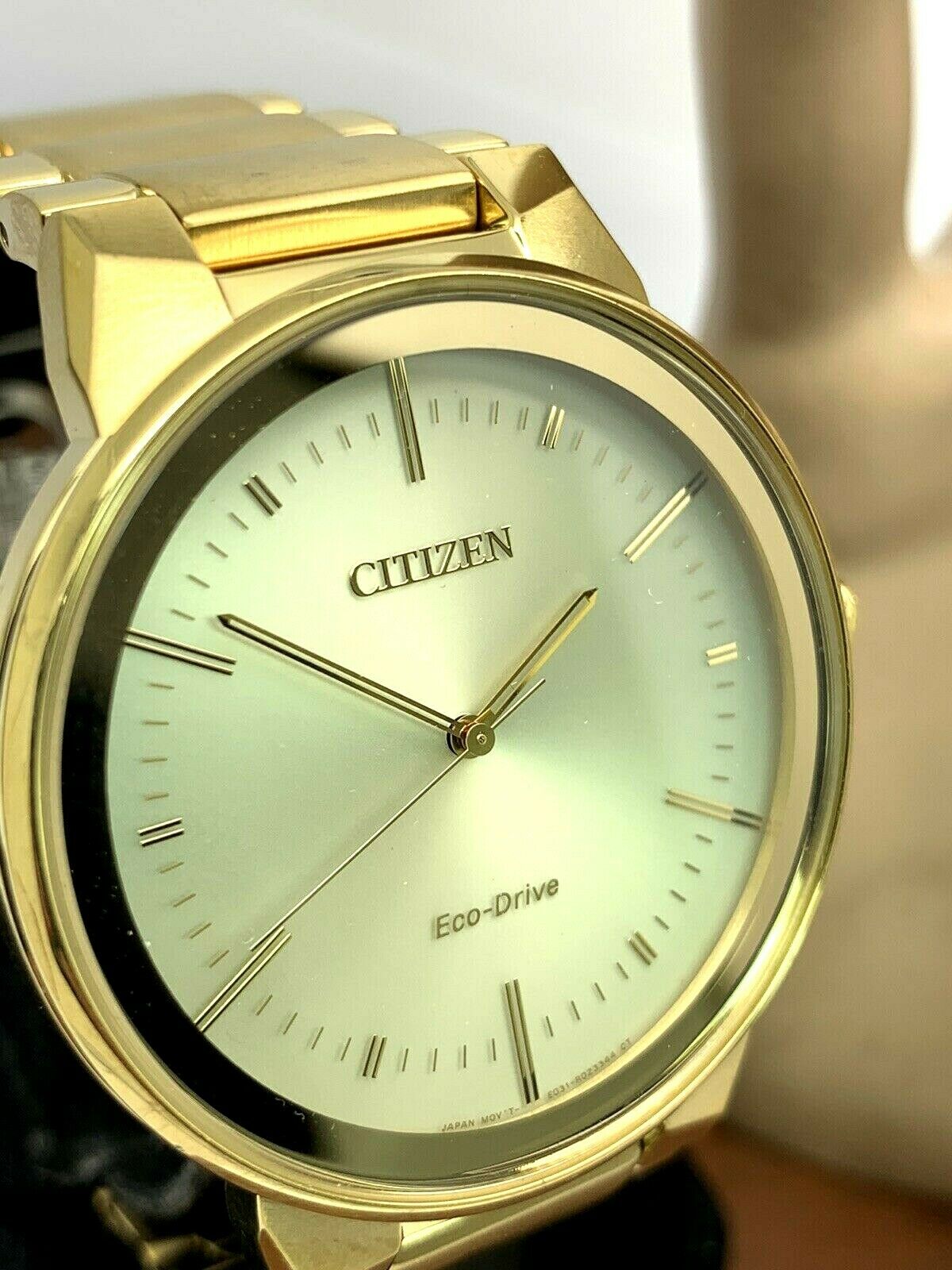 Citizen Eco-Drive Men´s Axiom Champagne Dial Gold-Tone 41mm Watch