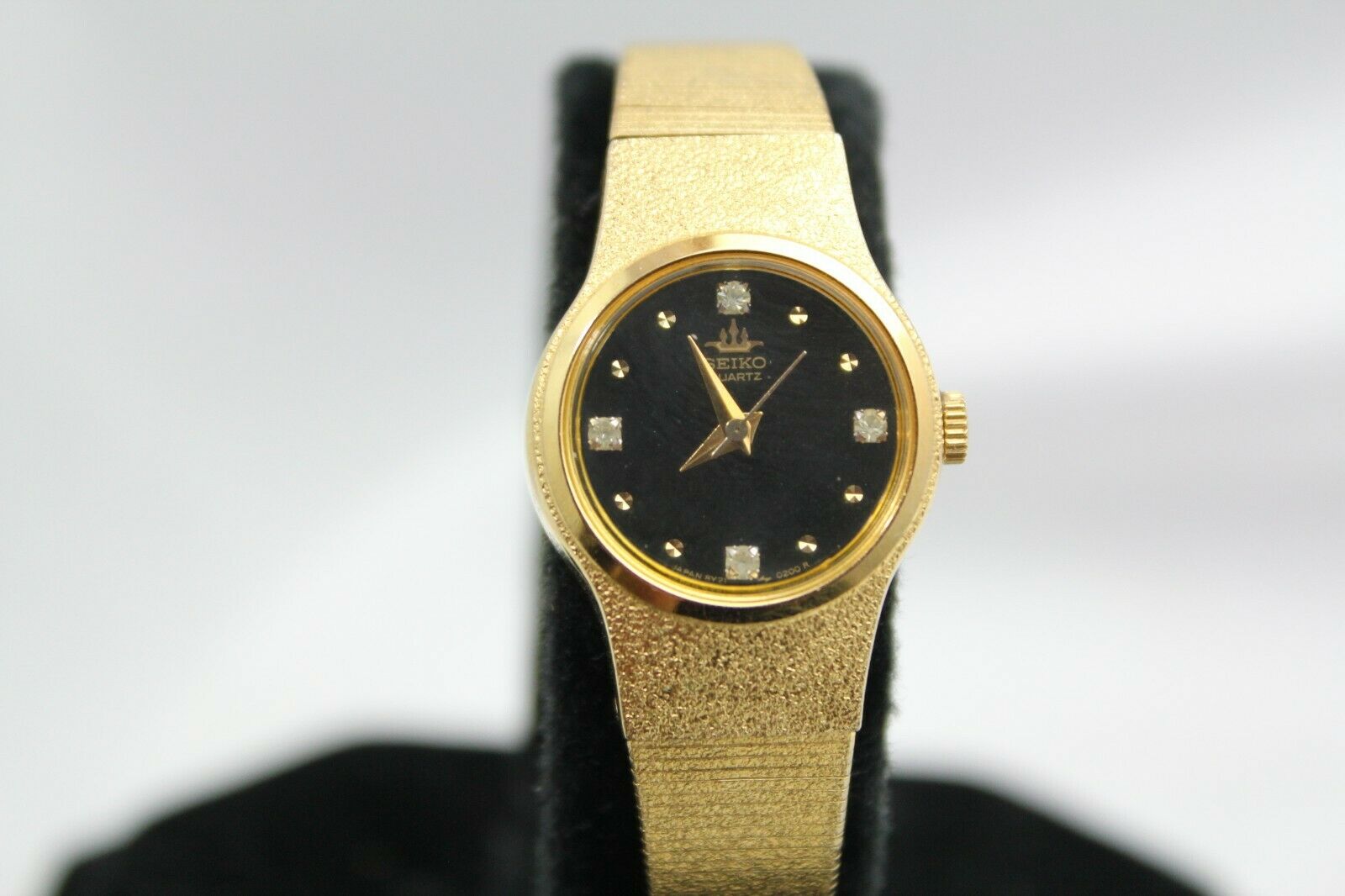 Seiko 8Y21-0020 Vintage Women's Watch Black Analog Dial Gold Tone Case  Quartz | WatchCharts
