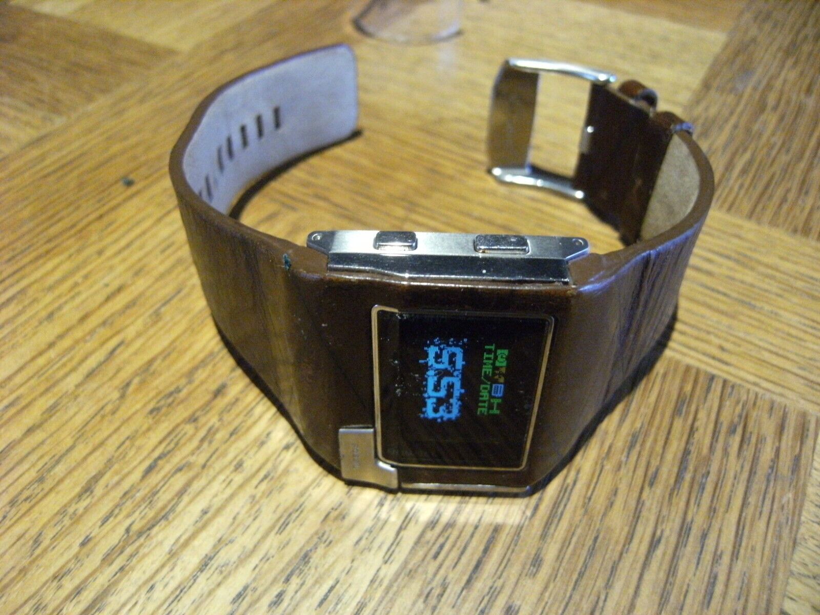 Fossil oled 2024